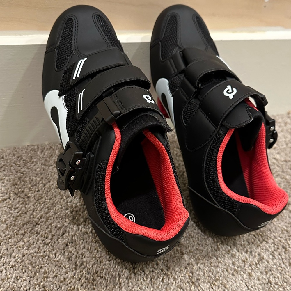 NWOT Peleton bike shoes (size 40) in perfect condition